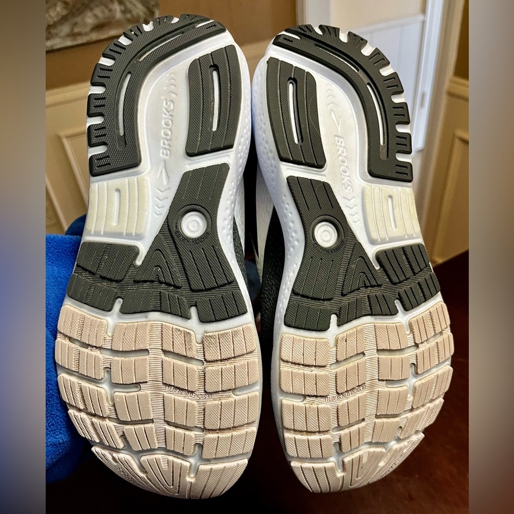 Brooks Women's Ghost Running Shoe - Picture 4 of 5